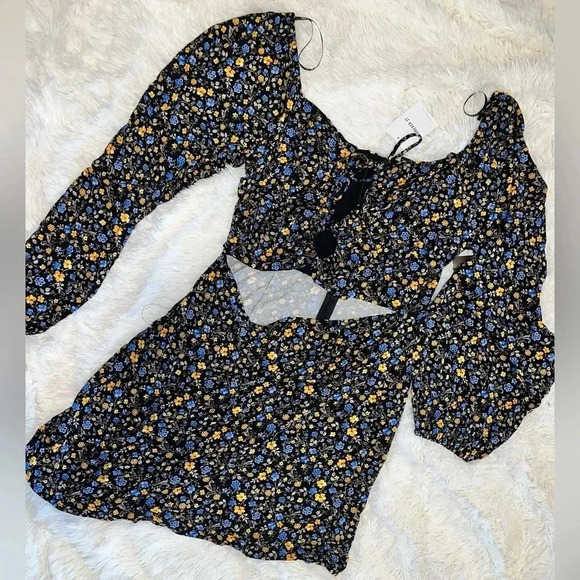 NWT Forever 21 Floral Dress with Cutout and Puff Sleeves Size XL Long Sleeve - Picture 1 of 4